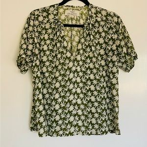 Trovata green and white top. Size small. Like new